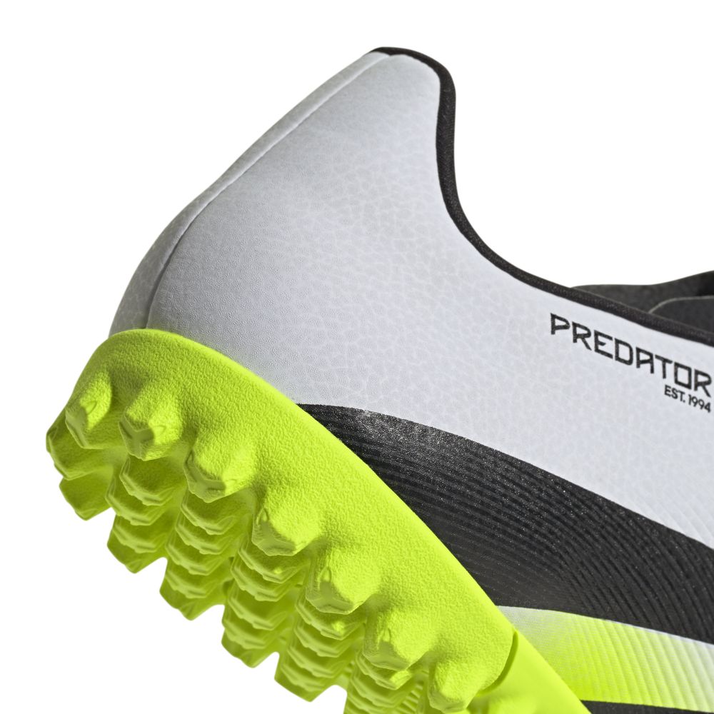 Guayos Predator Club para pasto sintético
